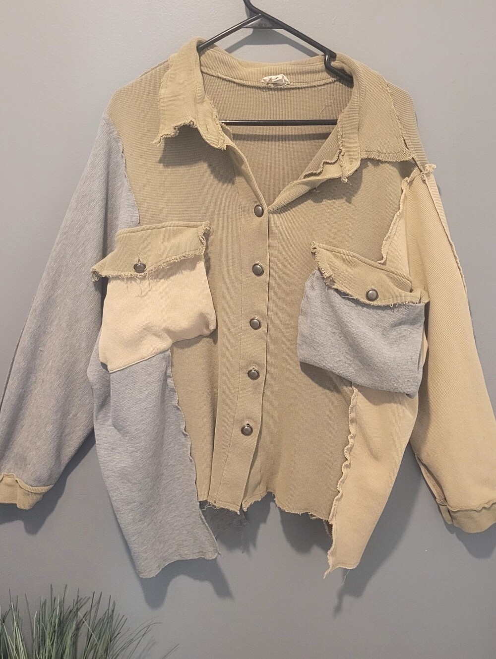 POL Boho Beige & Gray Distressed Patchwork Button-Front Shacket Shirt S Oversize